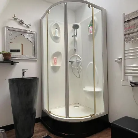 Unusual Duplex With Garden Hébergement de vacances
